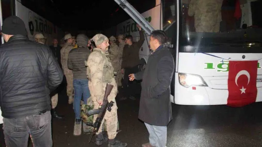 Iğdır'dan 150 güvenlik korucusu ve 12 astsubay deprem bölgesine gitti