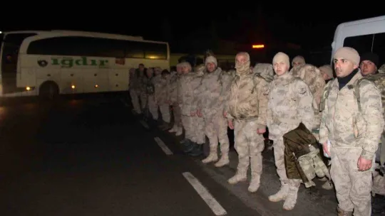 Iğdır'dan 150 güvenlik korucusu ve 12 astsubay deprem bölgesine gitti