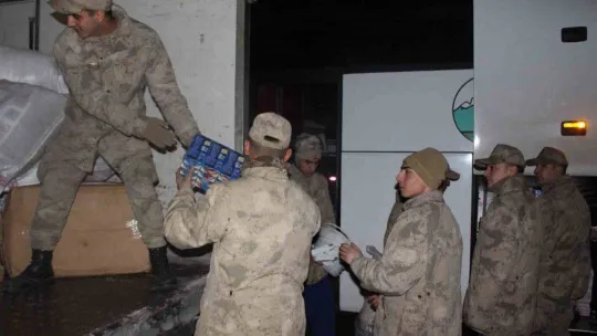 Iğdır'dan 150 güvenlik korucusu ve 12 astsubay deprem bölgesine gitti