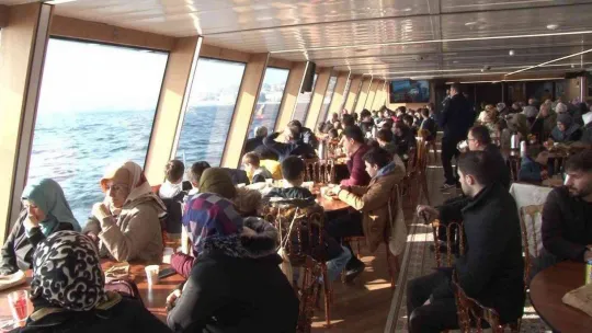 İhlas Vakfı ve Gönüllülerinden 65 ortaöğretim öğrencisine boğaz turu