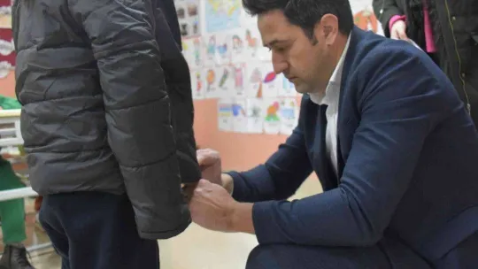 İhtiyaç sahibi öğrencilere kışlık kıyafet desteği