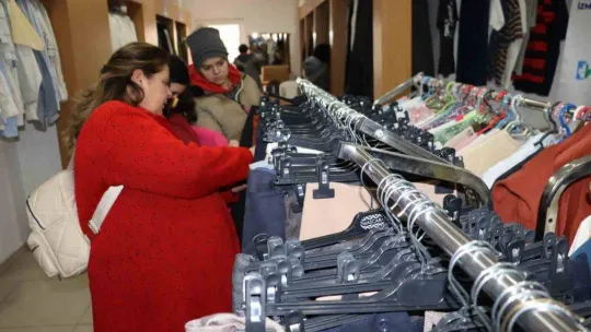 İhtiyaç sahibi vatandaşlara özel mağaza: Gelinlik de var bindallı da