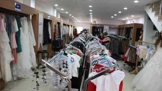 İhtiyaç sahibi vatandaşlara özel mağaza: Gelinlik de var bindallı da