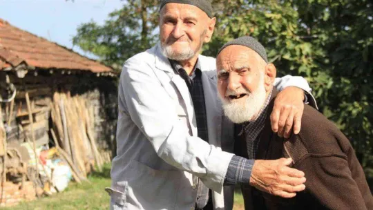 İhtiyar delikanlıların yarım asırlık dostluğu