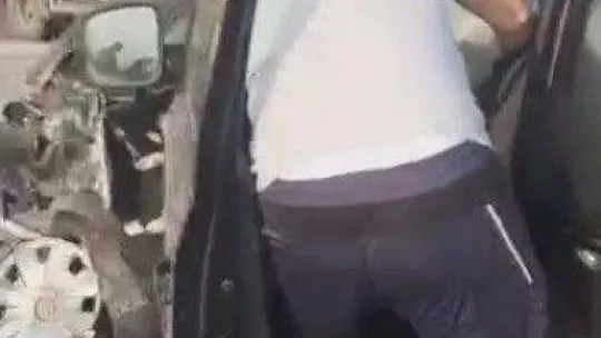 İki aracın karıştığı kazada otomobil kanala uçtu: 2 yaralı