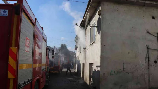 İki katlı evde yangın çıktı