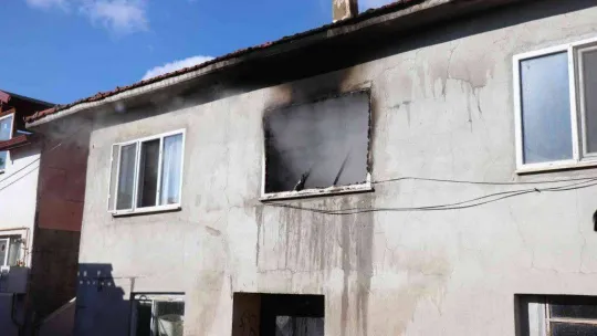 İki katlı evde yangın çıktı