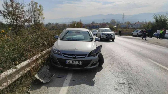 İki otomobil çarpıştı: 2 yaralı