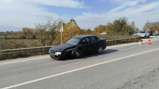 İki otomobil çarpıştı: 2 yaralı