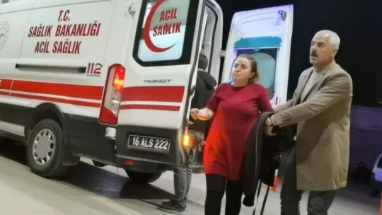 İki otomobil kafa kafaya çarpıştı: 2 yaralı