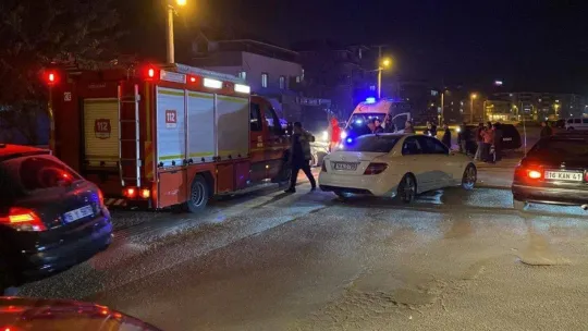 İki otomobil kafa kafaya çarpıştı: 2 yaralı