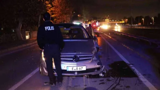 İki otomobil kafa kafaya çarpıştı: 4 yaralı