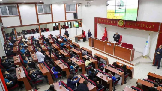 İklim değişikliği ile mücadeleye dikkat çekmek için bando eşliğinde yürüdüler