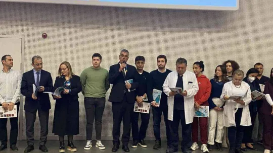 İl Sağlık Müdürü Kemal Memişoğlu, 'Dünyanın gelişmiş ülkelerinden insanlar sağlık ve diş ile ilgili hizmet almak için bu ülkeye geliyorsa sizler sayesinde'