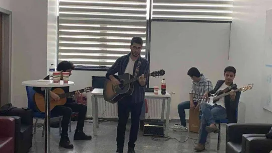 İl Sağlık Müdürü Kemal Memişoğlu, 'Dünyanın gelişmiş ülkelerinden insanlar sağlık ve diş ile ilgili hizmet almak için bu ülkeye geliyorsa sizler sayesinde'