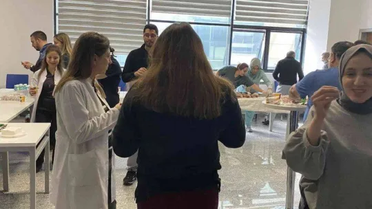 İl Sağlık Müdürü Kemal Memişoğlu, 'Dünyanın gelişmiş ülkelerinden insanlar sağlık ve diş ile ilgili hizmet almak için bu ülkeye geliyorsa sizler sayesinde'