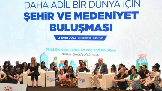 İlber Ortaylı, Balıkesir'de şehir ve insan ilişkisini anlattı