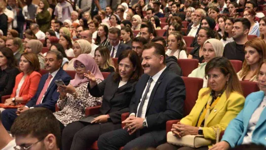 İlber Ortaylı, Balıkesir'de şehir ve insan ilişkisini anlattı