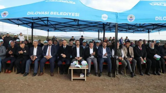 İlçenin ilk hatıra ormanı: 2 bin 500 fidan toprakla buluştu