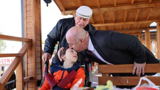 İlk kez ata binmenin mutluluğunu yaşadılar