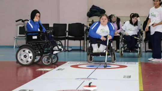 İlk kez düzenlenen Tekerlekli Sandalye Floor Curling turnuvasının şampiyonları belli oldu