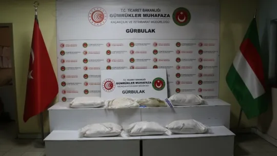 Tuz çuvalları arasında gizlenen 49 kilogram eroin ele geçirildi