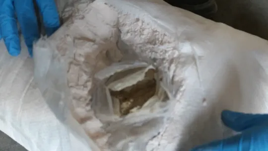 Tuz çuvalları arasında gizlenen 49 kilogram eroin ele geçirildi