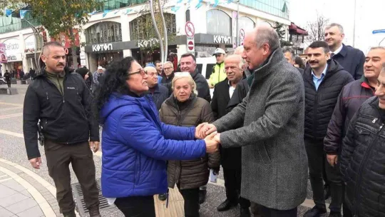 İnce'ye memleketi Yalova'da üzerinde adının yazılı olduğu baklava ikram edildi