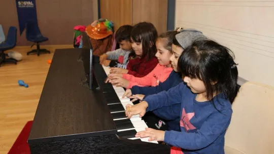 İnfaz kurumunda annelerinin yanında büyüyen çocuklar SGM'de ağırlandı