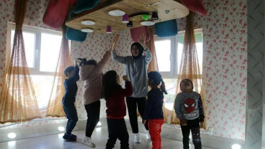 İnfaz kurumunda annelerinin yanında büyüyen çocuklar SGM'de ağırlandı