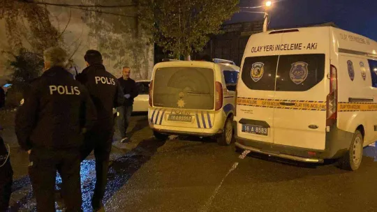 İnşaattan demir çalan hırsızlar aracı bırakıp kaçtı