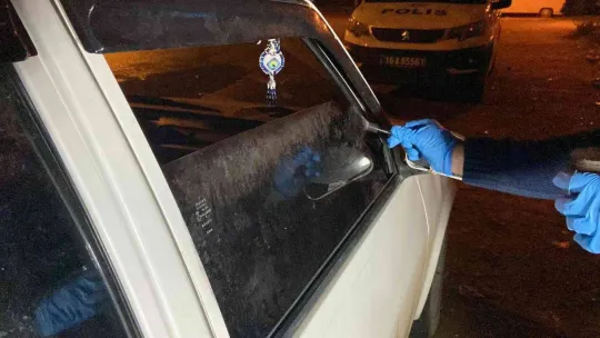 İnşaattan demir çalan hırsızlar aracı bırakıp kaçtı