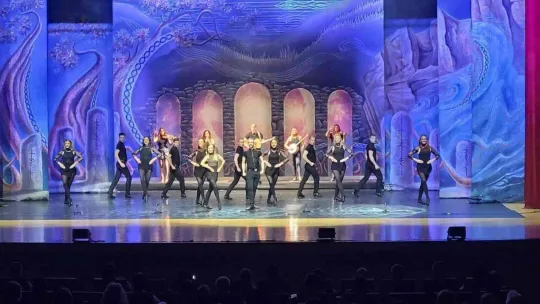 İrlanda dans grubu Rhythm of the Dance Ankara'da sahne aldı
