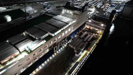 İş makinalarının ve yardım tırlarının bulunduğu gemi İstanbul'dan yola çıktı