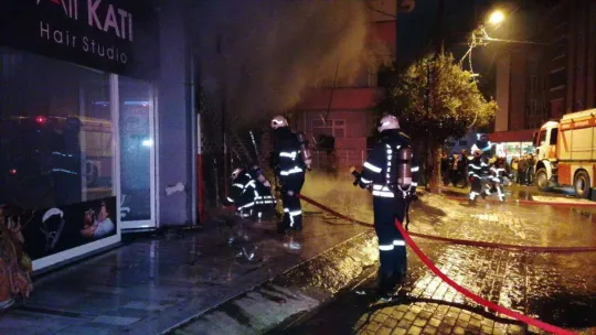 İş yeri bir anda alev aldı