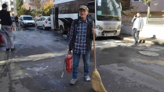 İşçi servisi alev alev yandı