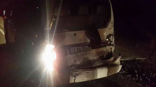 İşçi servisi ile panelvan araç çarpıştı: 2 yaralı