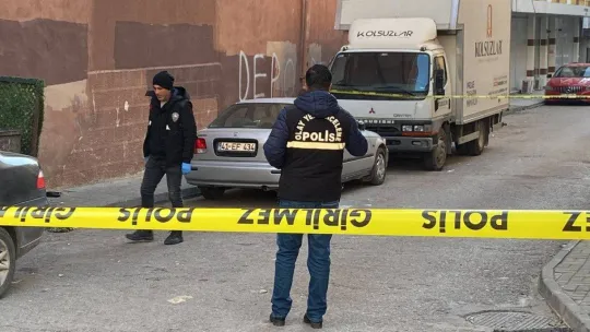 İşe gitmek için evinden çıkan icra memuruna silahlı saldırı