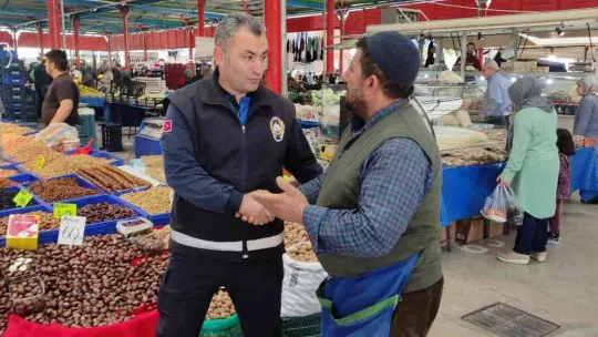 Işıkla tüketiciyi aldatıyorlardı...Pazarcılara şok baskın