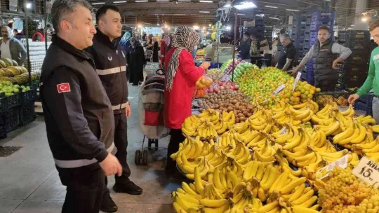 Işıkla tüketiciyi aldatıyorlardı...Pazarcılara şok baskın