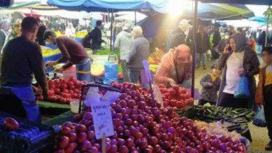 Işıkla tüketiciyi aldatıyorlardı...Pazarcılara şok baskın