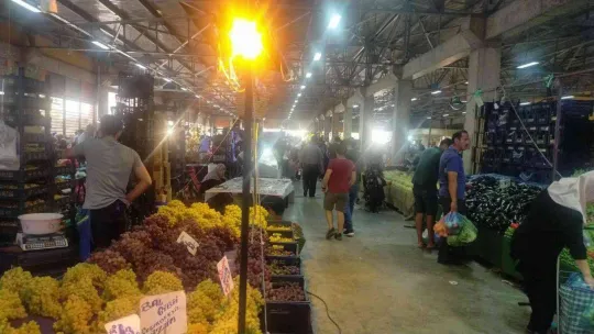 Işıkla tüketiciyi aldatıyorlardı...Pazarcılara şok baskın