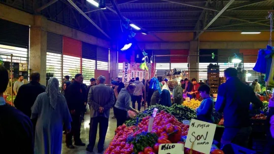 Işıkla tüketiciyi aldatıyorlardı...Pazarcılara şok baskın