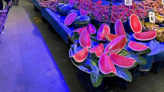 Işıkla tüketiciyi aldatıyorlardı...Pazarcılara şok baskın