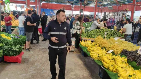 Işıkla tüketiciyi aldatıyorlardı...Pazarcılara şok baskın