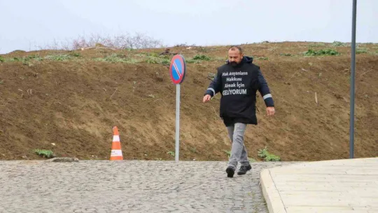 İşinden atılan işçi, Tekirdağ'dan Ankara'ya yürüyor