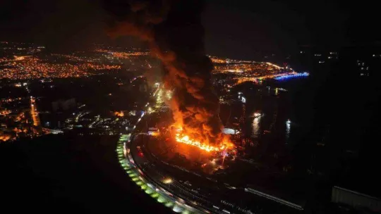 İskenderun Limanı'ndaki yangın havadan görüntülendi