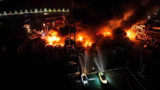 İskenderun Limanı'ndaki yangın havadan görüntülendi