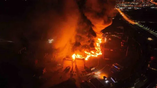 İskenderun Limanı'ndaki yangın havadan görüntülendi
