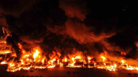 İskenderun Limanı'ndaki yangın havadan görüntülendi